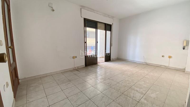 Foto 97dcb85c-fe5a-4c0d-a53c-22ef14559325. Casa adosada edificio en venta en el centro locales a pie de calle, vivienda alquilada y oficina convertible. precio en Villanueva de la Serena