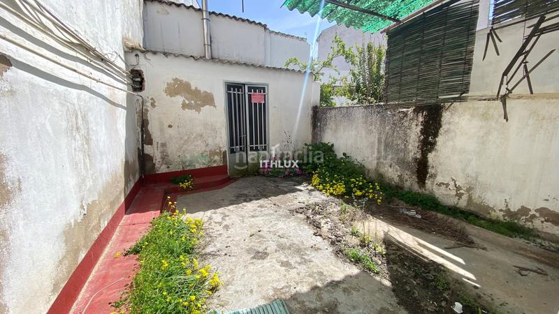 Foto b7001731-7ff6-48eb-8370-98f5084ae889. Casa adosada edificio en venta en el centro locales a pie de calle, vivienda alquilada y oficina convertible. precio en Villanueva de la Serena