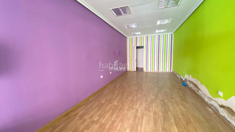 Foto c06999ce-82b6-4058-a05c-74c756161df0. Casa adosada edificio en venta en el centro locales a pie de calle, vivienda alquilada y oficina convertible. precio en Villanueva de la Serena