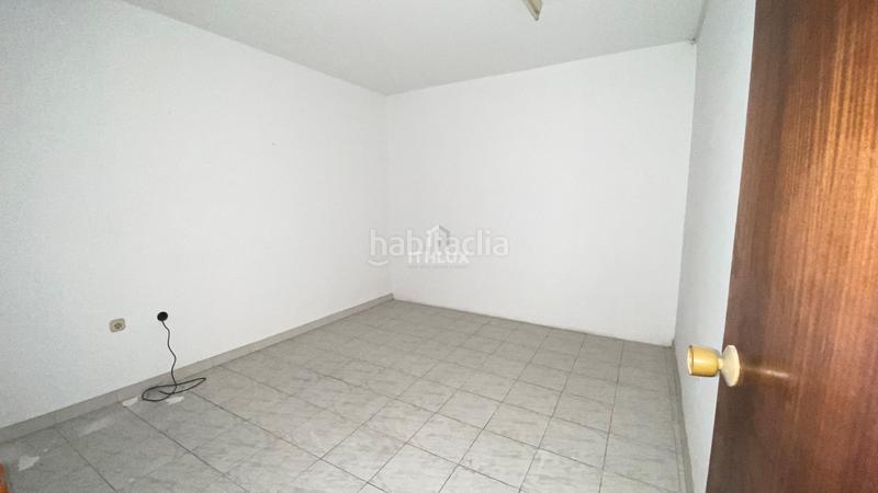 Foto c896a70f-772d-4f27-8d5e-759b2bd3edfa. Casa adosada edificio en venta en el centro locales a pie de calle, vivienda alquilada y oficina convertible. precio en Villanueva de la Serena