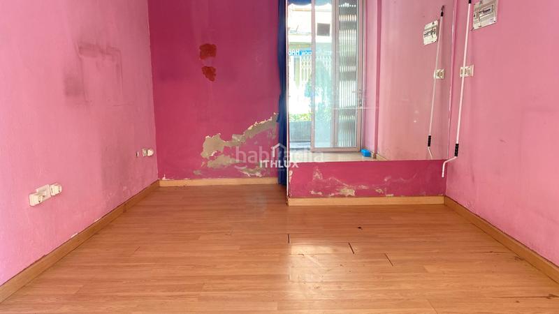 Foto df2c7a7f-52d8-4e94-bedd-d00d33080863. Casa adosada edificio en venta en el centro locales a pie de calle, vivienda alquilada y oficina convertible. precio en Villanueva de la Serena