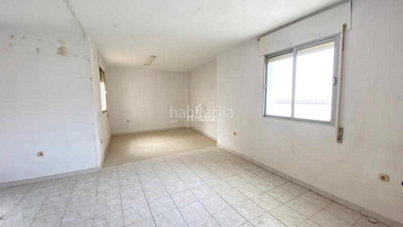 Foto e1f91a3c-f29a-45c4-a23b-9b273efb0f84. Casa adosada edificio en venta en el centro locales a pie de calle, vivienda alquilada y oficina convertible. precio en Villanueva de la Serena