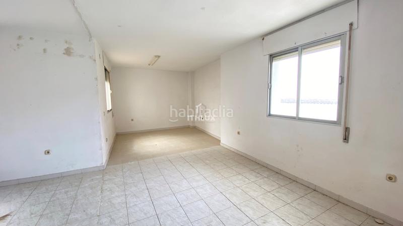 Foto f9c2a795-286d-4c5e-b18d-2cc68ab8623b. Casa adosada edificio en venta en el centro locales a pie de calle, vivienda alquilada y oficina convertible. precio en Villanueva de la Serena