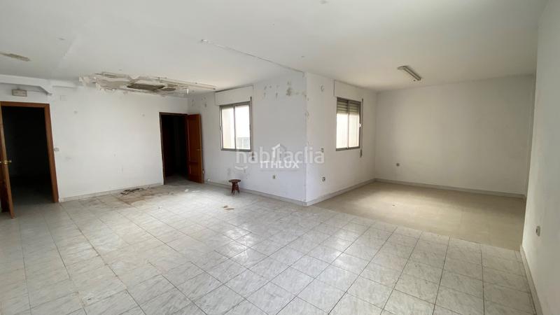 Foto fb777511-29ea-4a5f-9a41-19cf28593c55. Casa adosada edificio en venta en el centro locales a pie de calle, vivienda alquilada y oficina convertible. precio en Villanueva de la Serena
