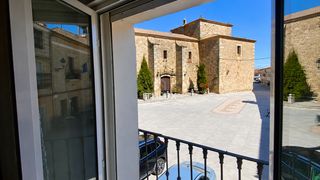 Reihenhaus  Plaza mayor. Casa señorial de 555 m en torremocha cáceres con patio privado,