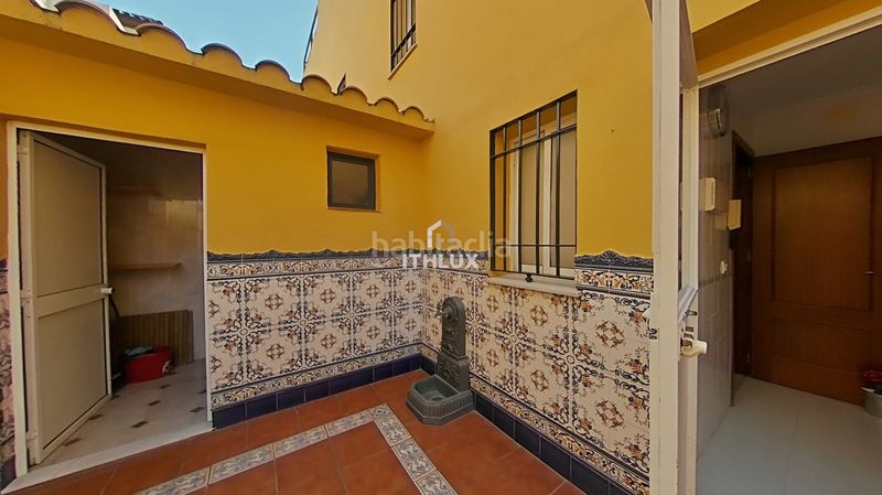 Foto 2f0586a3-7865-481f-affa-cff2903797c4. Casa adossada a Umbrete