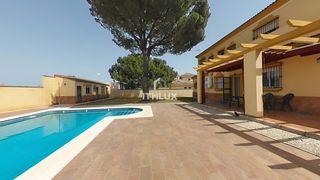 Casa adossada  Urbanización pino grande. Chalet independiente con piscina privada en urbanización pino gr