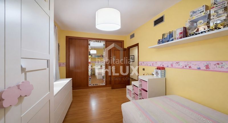 Foto a230cde7-3e6c-4020-a5e5-b60f6e5b1e34. Pis amb aparcament a Urbadiez - Entrepuentes Sevilla