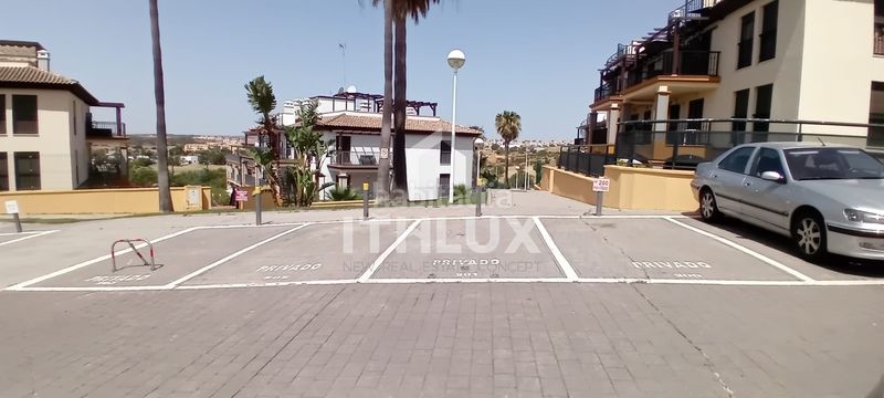 Foto 3d113e4b-fc93-4dd4-95a5-41e489f17b46. Pis amb aparcament a Costa Esuri Ayamonte