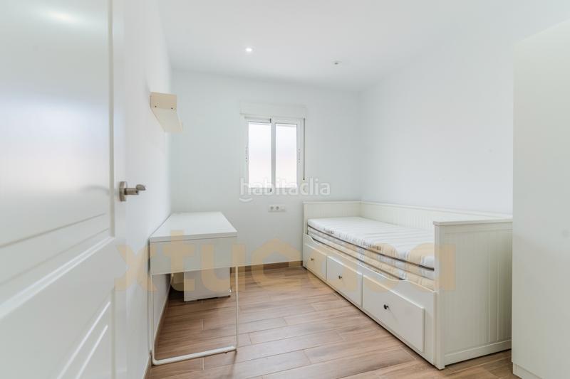 Foto d123cd36-8abe-4c1c-a2ec-12e3b79a343d. Piso fabuloso piso en la barriada de la paz - en astilleros - la paz - loreto - el corte inglés Cádiz