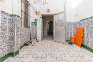 Casa adossada  Calle sagasta. Casa adosada + local en el centro de puerto real