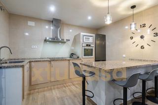 Appartement  Calle conde de floridablanca. Piso totalmente reformado con patio en la zona de carlos iii