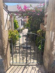 Terreny residencial  Calle albardonero. Finca con garaje, trastero y patio - posibilidad cambio uso a vi