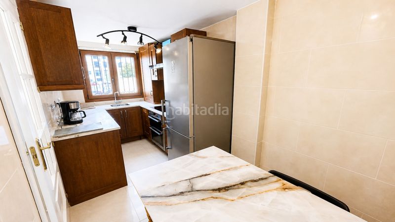 Foto a5a86c61-4b54-4838-9fa2-e478a51badb9. Casa adossada amb aparcament a Puerto de la Duquesa Manilva