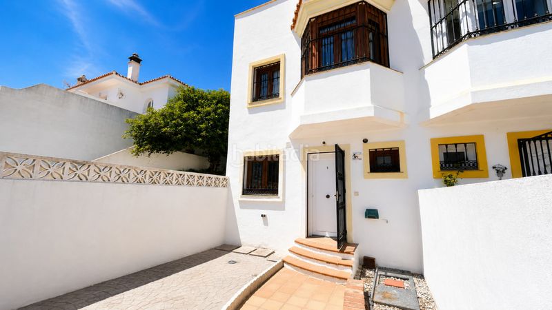 Foto c41645c3-f478-40ba-855b-101403fa88b0. Casa adossada amb aparcament a Puerto de la Duquesa Manilva