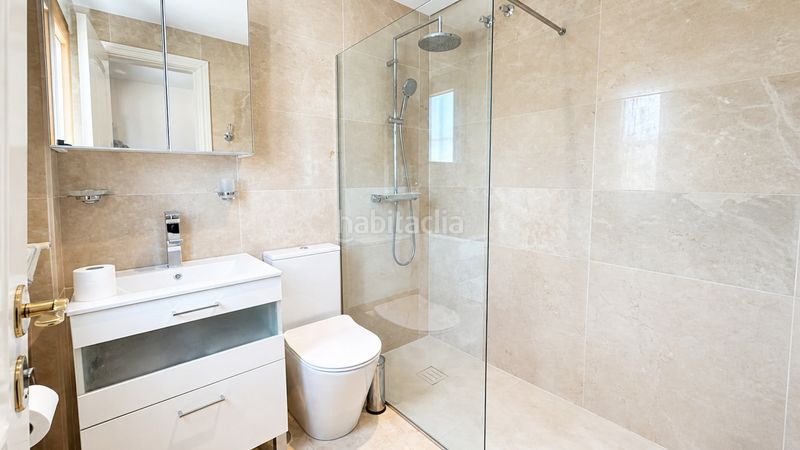 Foto cb0055a3-eea5-4415-9a5a-84ddb05ce5b8. Casa adossada amb aparcament a Puerto de la Duquesa Manilva