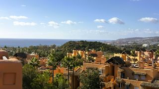 Attique à Casares Golf - Casares del Sol. Descubre este impresionante ático de 3 dormitorios en el codicia