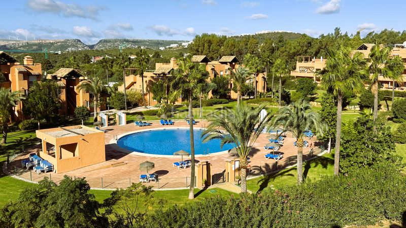 Foto 0f39383c-eb0b-4da0-90be-a5cef68e4174. Àtic amb aparcament piscina a Casares golf - Casares del sol Casares