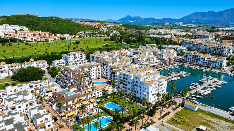 Foto 5ae6721d-14f9-409c-baa6-3009baf6f9fc. Apartament amb aparcament a La Duquesa Manilva