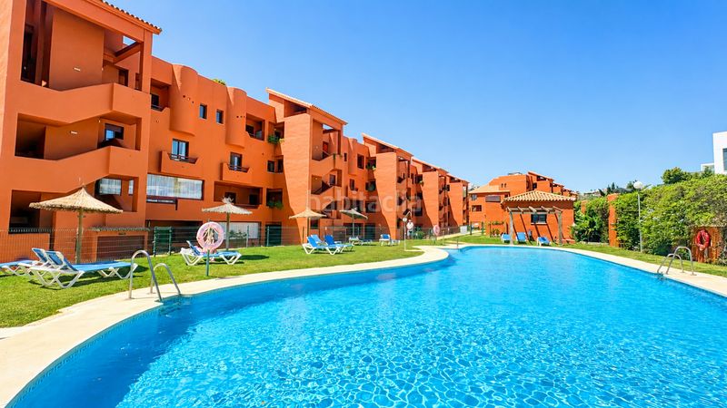 Foto 43c97d0b-c291-437c-8c2a-8bd2cdc80524. Apartament amb aparcament piscina a El Castillo Manilva