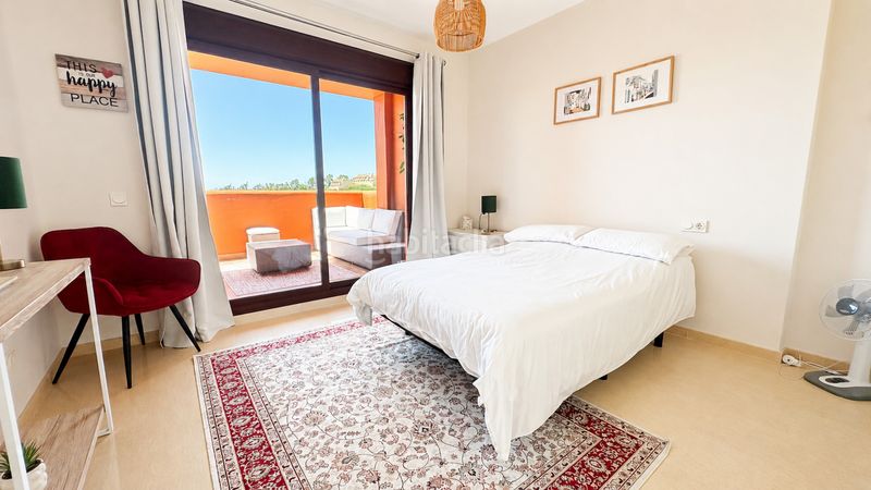 Foto b90ecfc4-10b6-4692-b581-5f80e5b8d408. Apartament amb aparcament piscina a El Castillo Manilva