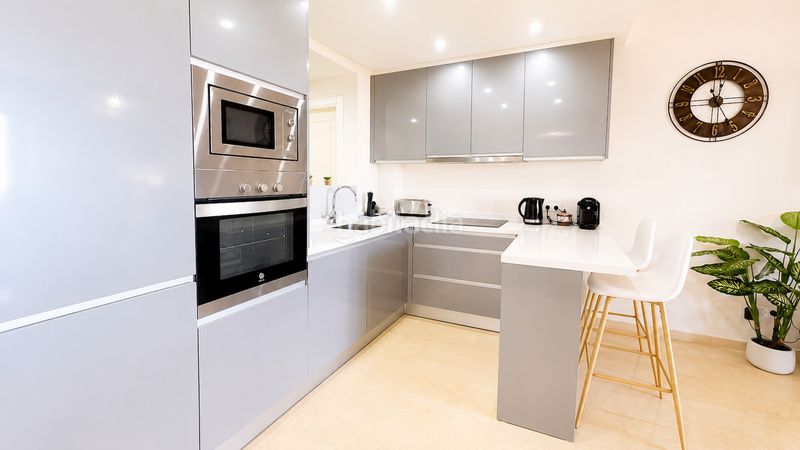 Foto db148540-06c5-4a14-bf16-5f4d8b58c303. Apartament amb aparcament piscina a El Castillo Manilva