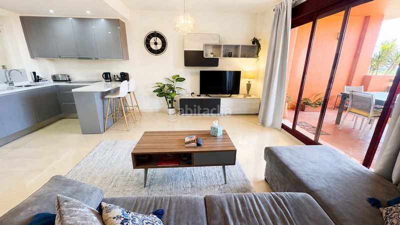 Foto f6393e1e-6c7f-43e1-b353-e4be5ef73088. Apartament amb aparcament piscina a El Castillo Manilva