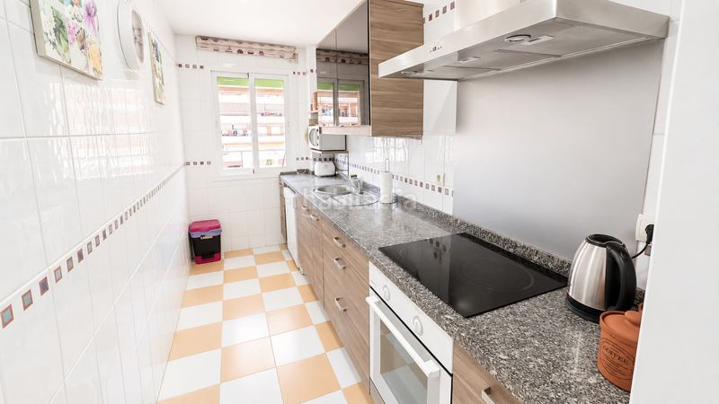 Foto 361f8a2d-4fe1-45eb-8d81-bac22021d7c7. Apartament amb aparcament a San Luis de Sabinillas Manilva