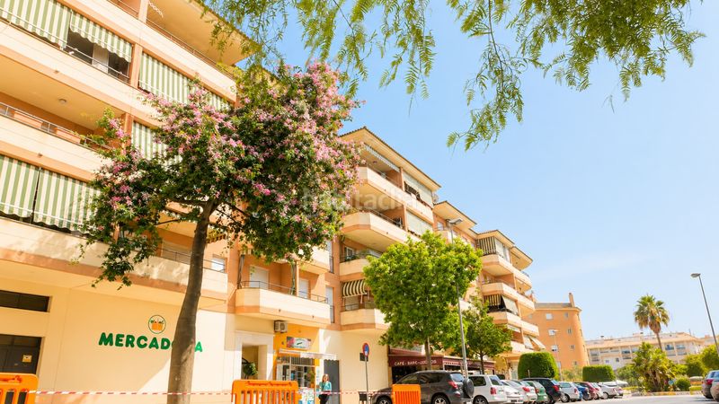 Foto 536da8b6-6514-4c5b-9d2e-31d80ed2c36c. Apartament amb aparcament a San Luis de Sabinillas Manilva