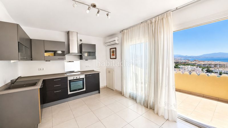 Foto d960b359-fcd1-4a7a-add9-fc3d873dd51c. Casa amb aparcament piscina a La Duquesa Manilva