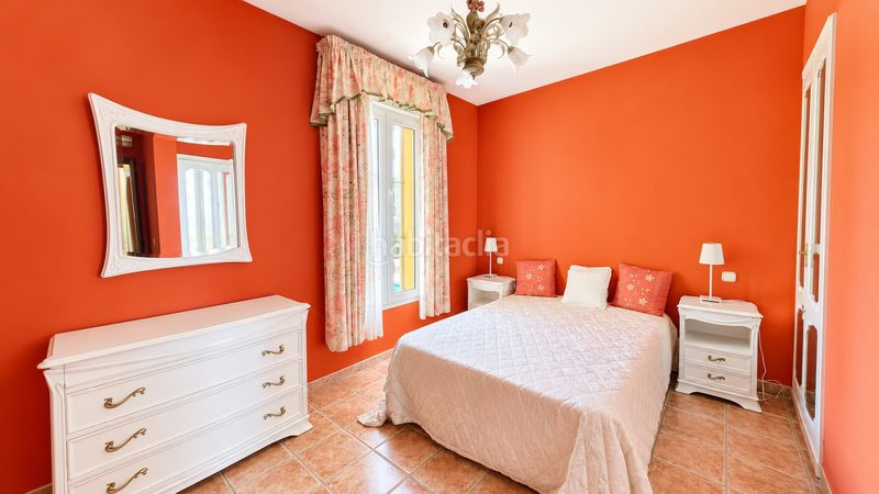 Foto df8bba78-b8b8-4b47-a890-be14bbeb0c25. Casa amb aparcament piscina a La Duquesa Manilva