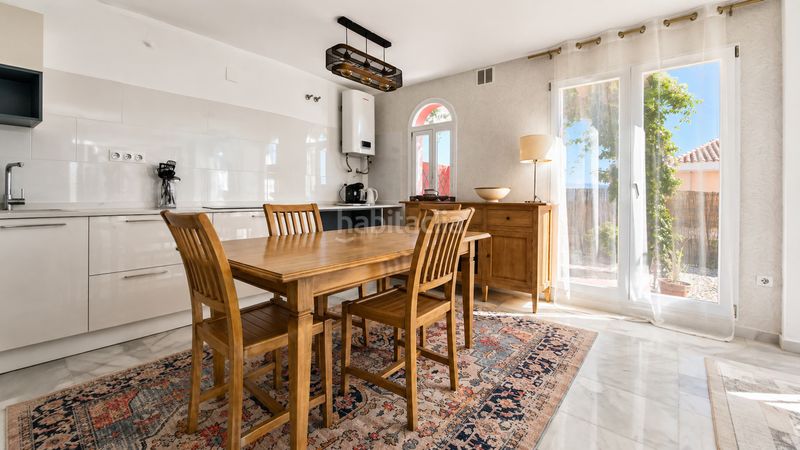 Foto 5d496299-5313-4a9a-bb3f-869636faf24c. Duplex with parking pool in La Duquesa Manilva