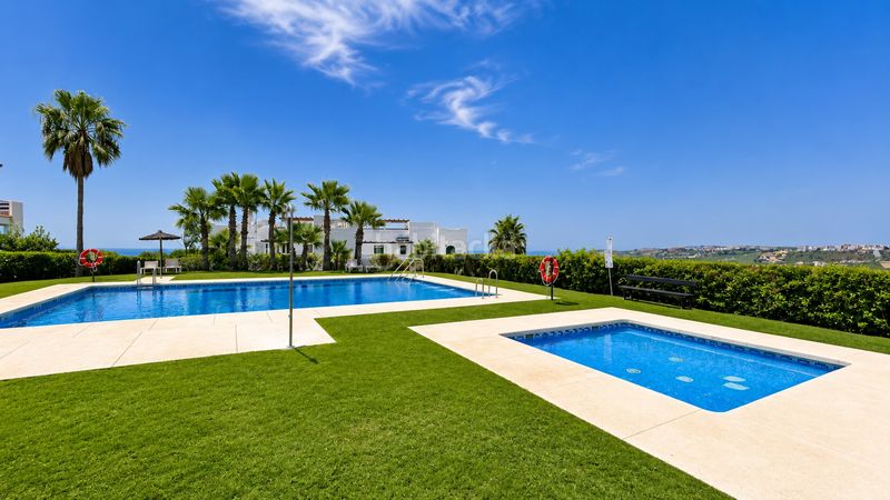 Foto e27fd9c8-ee64-436a-99ba-a383e068f0a9. Planta baixa amb aparcament piscina a Doña Julia Golf Casares