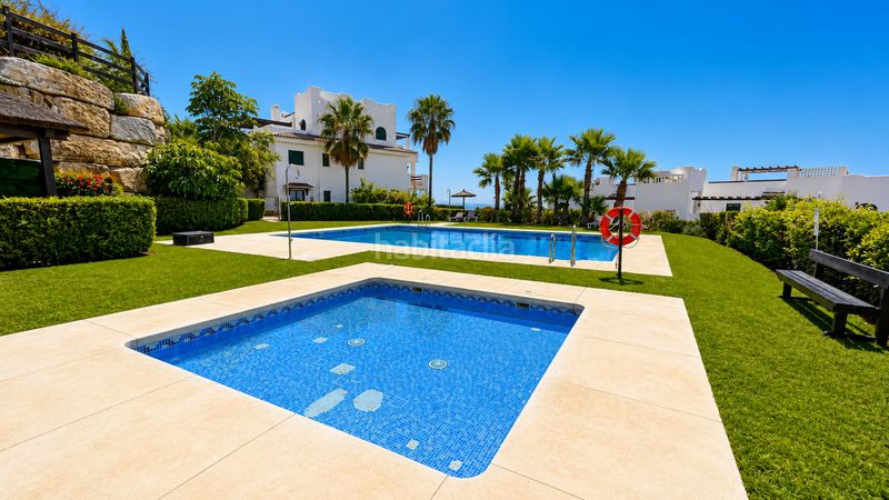 Foto ed3e16e8-a380-4d2b-9f8f-1e6e36f9a375. Planta baixa amb aparcament piscina a Doña Julia Golf Casares