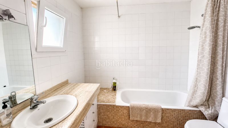 Foto b66d8b61-0117-4fa7-89f9-ca1067a47ec5. Casa adossada amb piscina a marina de Casares Casares
