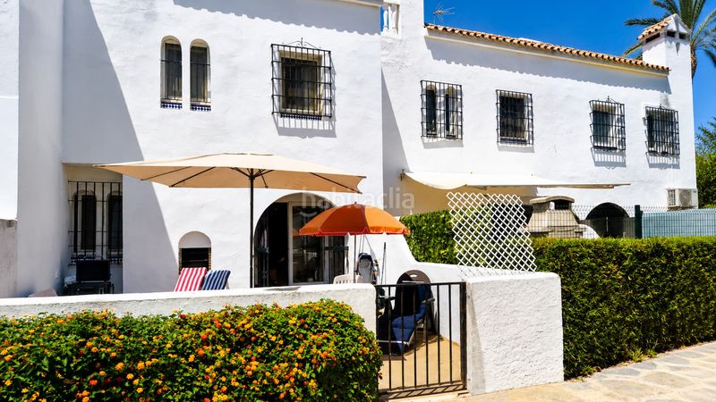 Foto b728044f-b093-494b-9a86-b7ff63780127. Casa adossada amb piscina a marina de Casares Casares