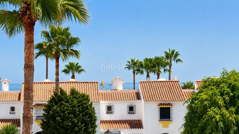 Foto c7de4335-408f-4351-8107-0b64b2a9e642. Casa adossada amb piscina a marina de Casares Casares