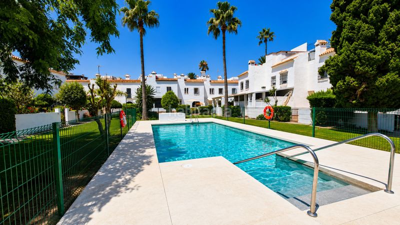 Foto fd3fc1b5-fa86-472d-9089-4d8fc996ef3f. Casa adossada amb piscina a marina de Casares Casares