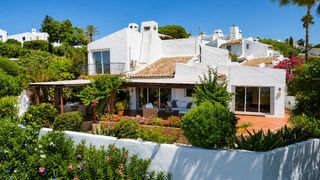 Maison à Bahía de Casares. Una magnífica y singular oportunidad de adquirir una casa tradic