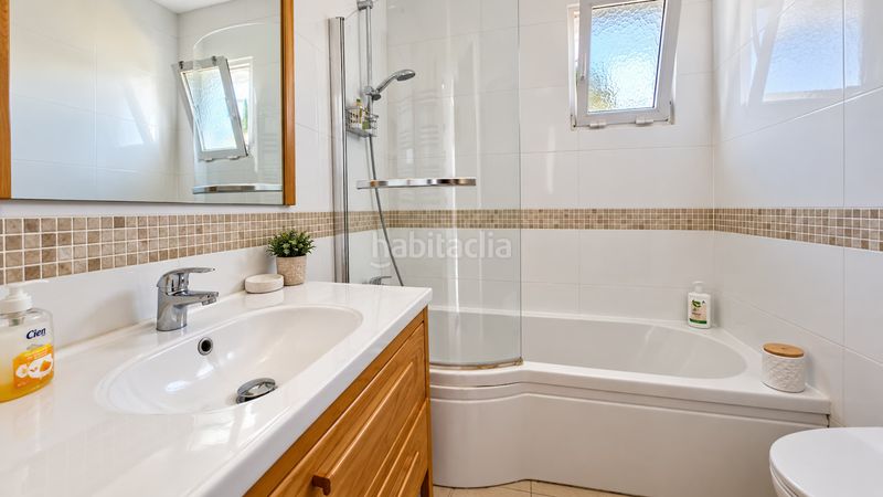 Foto 323ee473-f31c-4132-97be-35ceada68815. Casa aparellada amb piscina a marina de Casares Casares