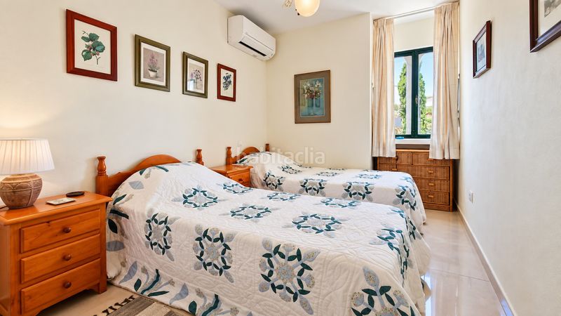 Foto a673f853-333f-440a-8637-900eb1b20282. Casa aparellada amb piscina a marina de Casares Casares