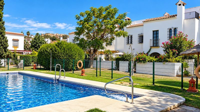 Foto 03d8ca5c-b6dc-42a9-a39b-a420a205707b. Casa bifamiliare con piscina in marina de Casares Casares