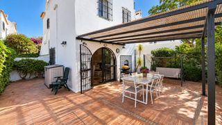 Casa aparellada a Marina de Casares
