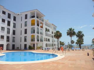 Dúplex a Puerto de la Duquesa. Precioso apartamento dúplex de 2 dormitorios en una ubicación fa