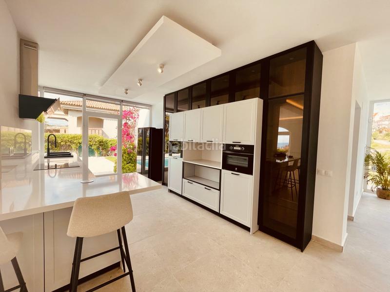 Foto 0cbcd773-cf1d-4d42-bd87-663272da17ca. Casa amb aparcament piscina a Alcorrín Manilva