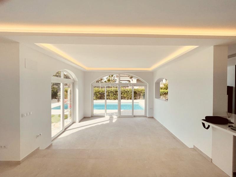 Foto 1658e7da-1a56-4c24-8686-3dcda1d1e8ca. Casa amb aparcament piscina a Alcorrín Manilva