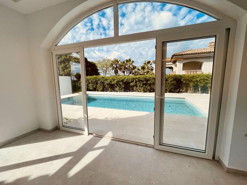 Foto 448bdf75-350a-41b2-9b9c-a77490c027e6. Casa amb aparcament piscina a Alcorrín Manilva