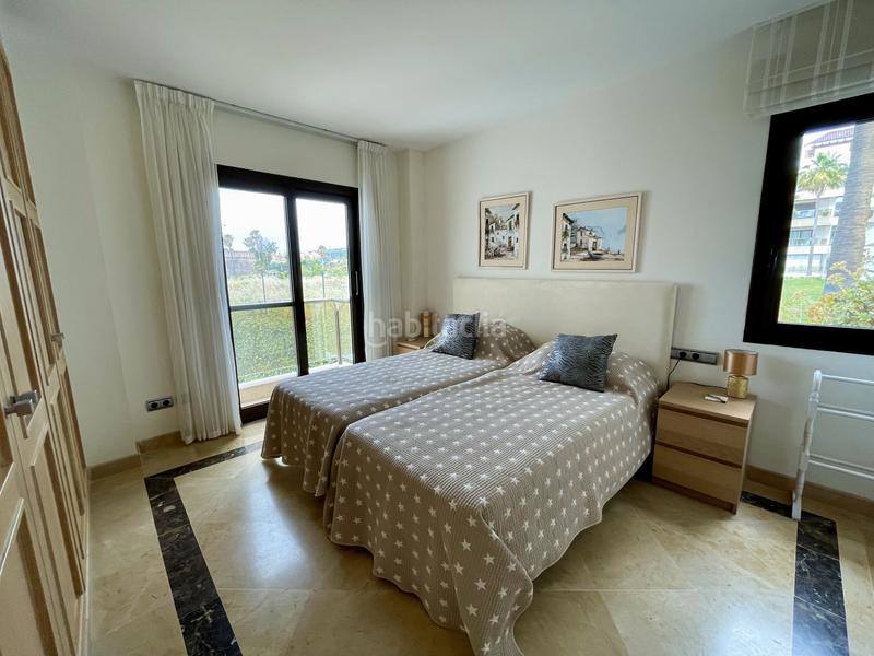 Foto 2292ae0b-78f5-4398-a14f-c1ad8bd764f3. Apartamento este impresionante apartamento de 3 dormitorios en primera línea de playa se encuentra en marina dEl Castillo, la duquesa, con vis en Manilva