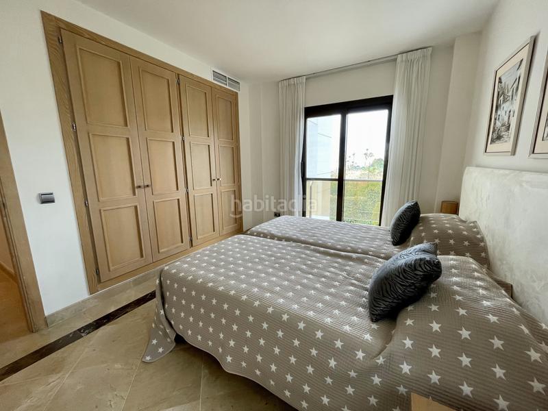 Foto 2af2dac9-fee9-4032-ab74-4db1604a50e3. Apartamento este impresionante apartamento de 3 dormitorios en primera línea de playa se encuentra en marina dEl Castillo, la duquesa, con vis en Manilva