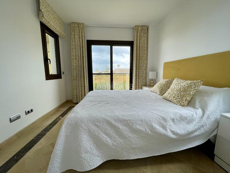 Foto 4867f37c-8fd5-48e6-854f-14e1ed3e1d4b. Apartamento este impresionante apartamento de 3 dormitorios en primera línea de playa se encuentra en marina dEl Castillo, la duquesa, con vis en Manilva